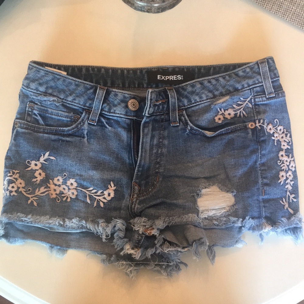 Express floral detail shorts